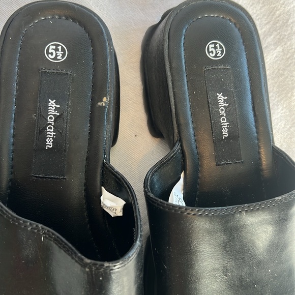 ⭐️ Xhileration black faux leather chunky treaded bottom slide on women size 5.5 - Picture 12 of 14